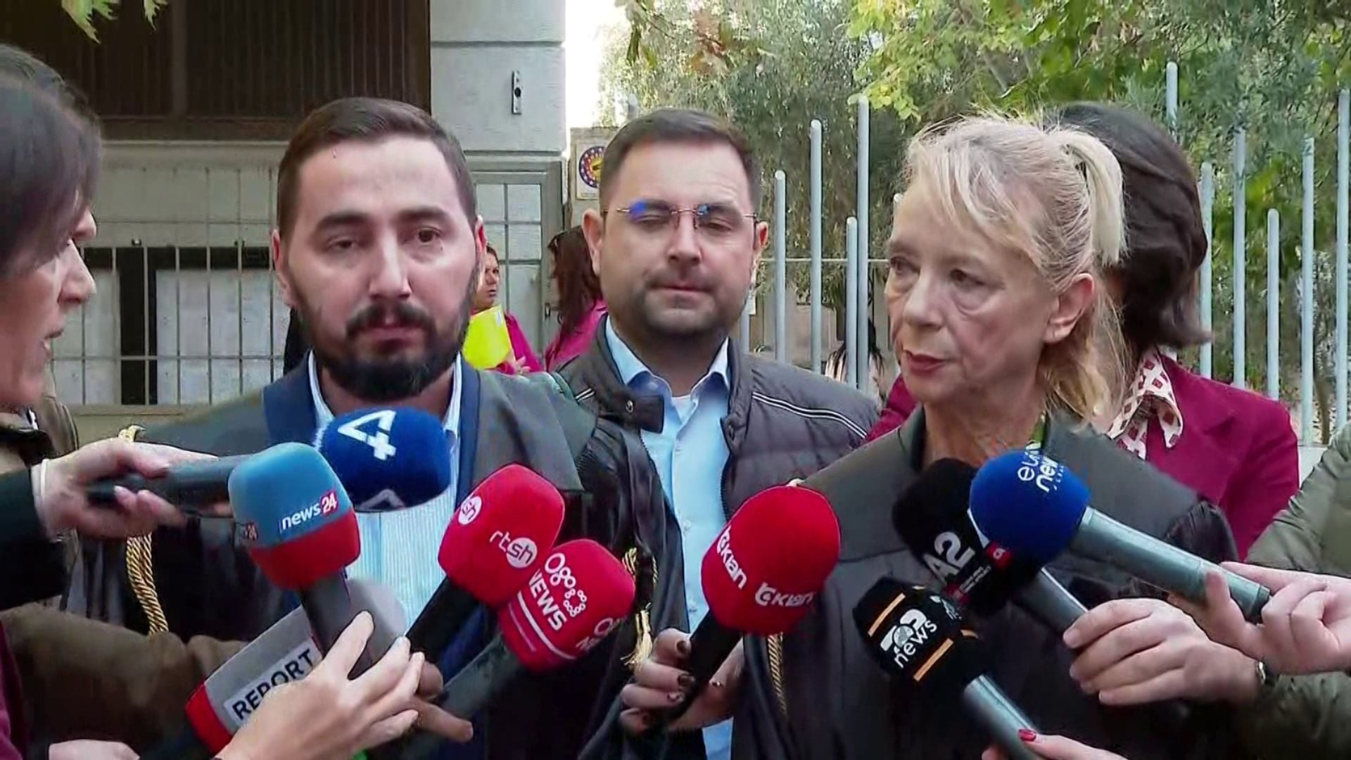 Masat për protestuesit ndezin debat: avokatët denoncojnë prova të dobëta dhe dhunë policore