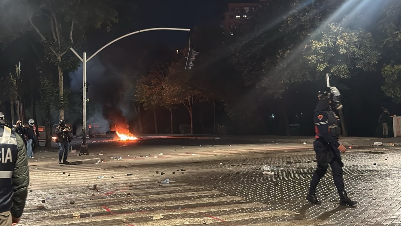 Protesta në Tiranë, bilanci zyrtar: 11 të lënduar në SUT, mes tyre 3 të mitur