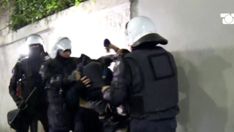 Arrestim me forcë pranë Ambasadës Zvicerane, FNSH ndalon dy të rinj pas protestës