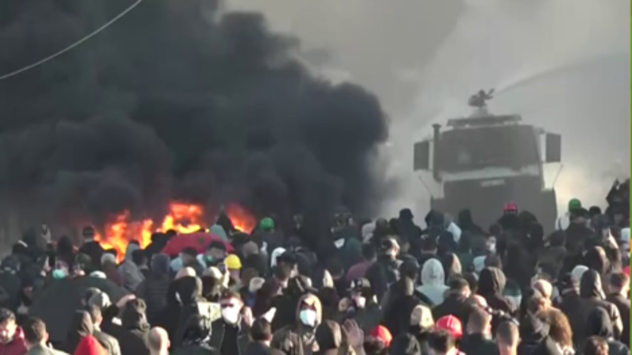 Përplasje në bulevard, bilanci i fundit: 21 policë dhe 13 protestues në spital