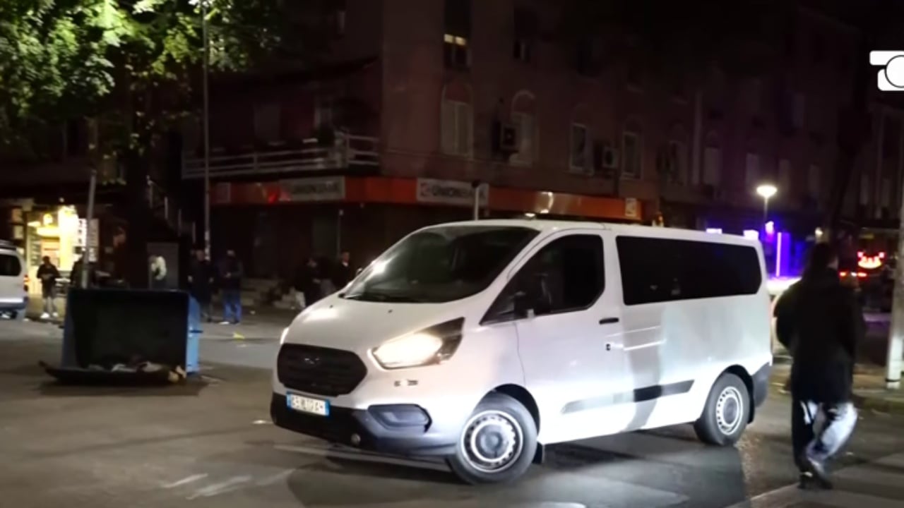 Përplasje te Myslym Shyri, policia shoqëron protestues mes tensioneve në Tiranë