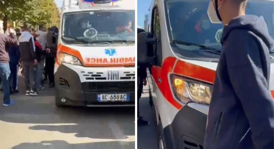 Protestë te Arsimi, ambulanca ndalet nga protestuesit para se të marrë gazetaren e plagosur