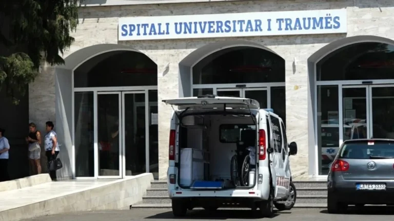 Protesta në Tiranë, 3 të lënduar sipas Ministrisë së Shëndetësisë: mes tyre i mitur dhe gazetar