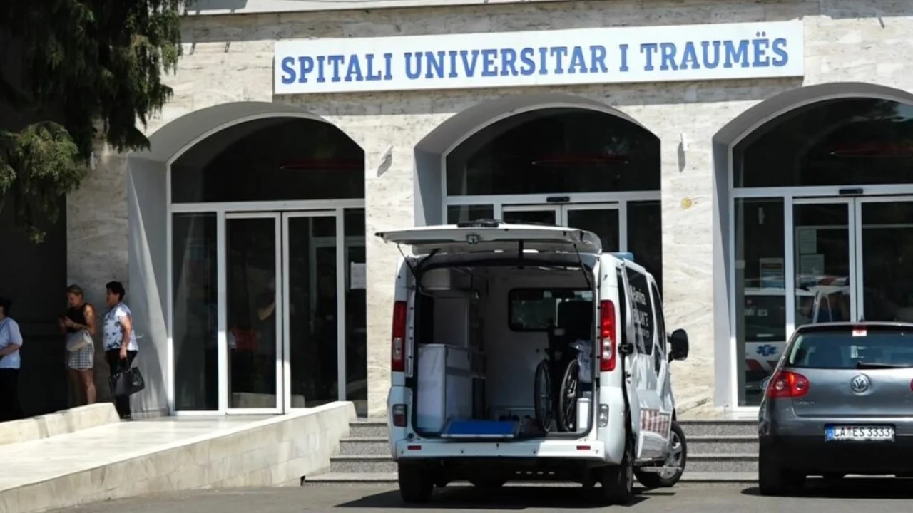 Protesta në Tiranë, 3 të lënduar sipas Ministrisë së Shëndetësisë: mes tyre i mitur dhe gazetar