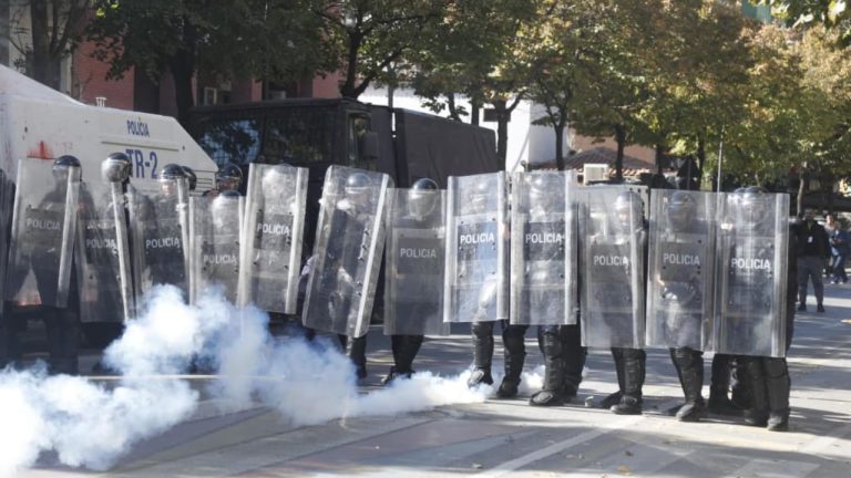 Qeveria miraton 740 milionë lekë për policinë pas protestave, 2,750 efektivë përfitojnë shpërblim