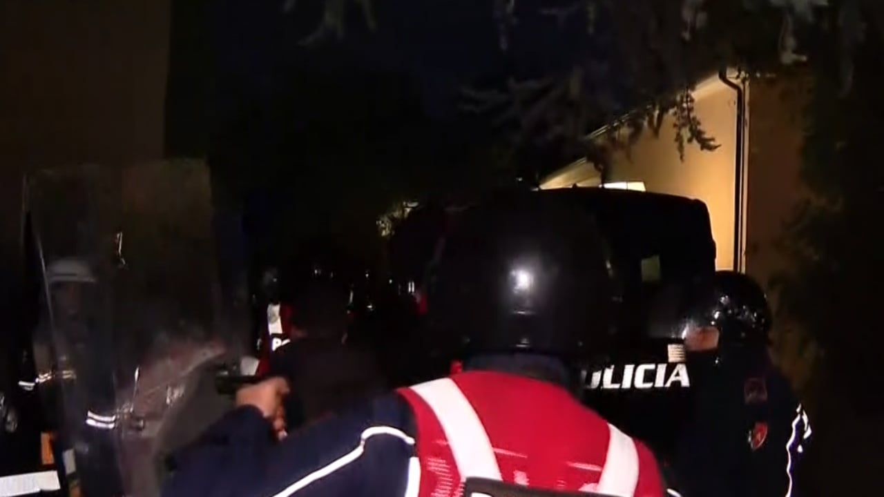 Tensions at protest near the Orthodox Church, police escort several youths in Tirana