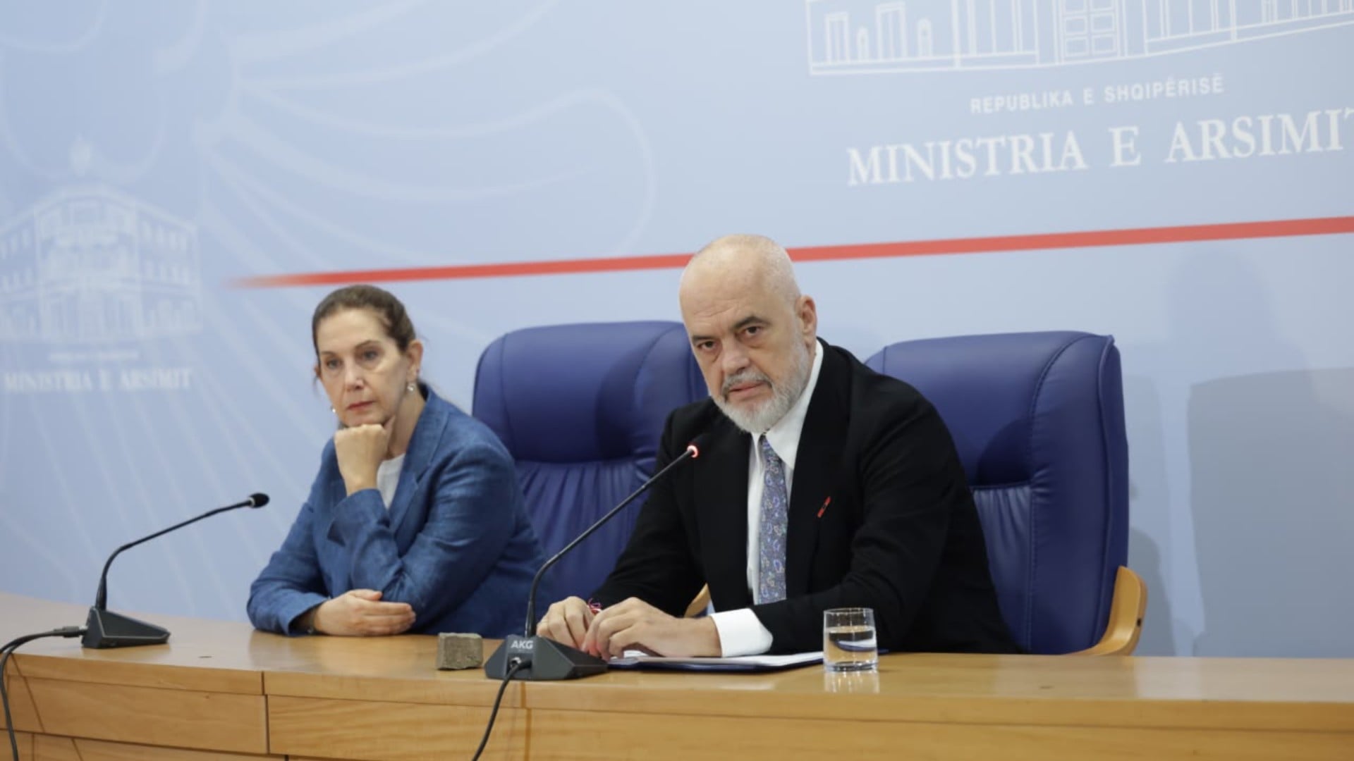 Rama sulmon mediat dhe kërkon “ditar” nga drejtorët e shkollave pas protestave