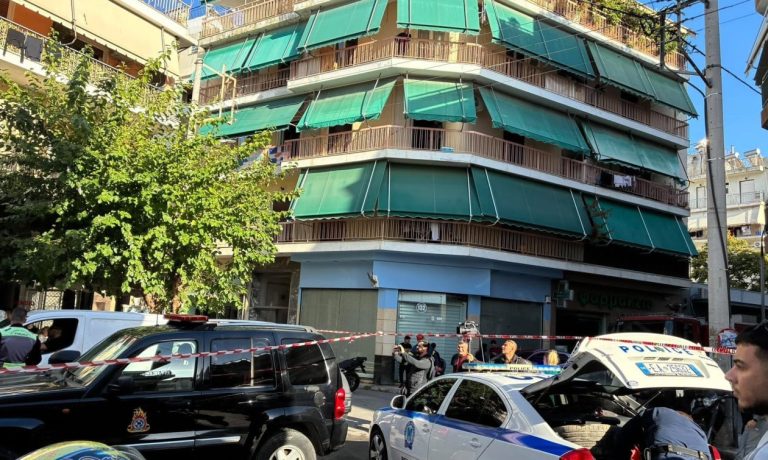 Athinë, bombë në çantë shpine shpërthen gjatë kontrollit policor: 4 të plagosur
