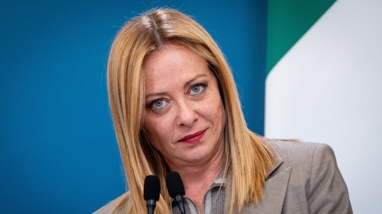 Italia ashpërson ligjin pas trazirave: prindërit mund të paguajnë për dëmet e të miturve