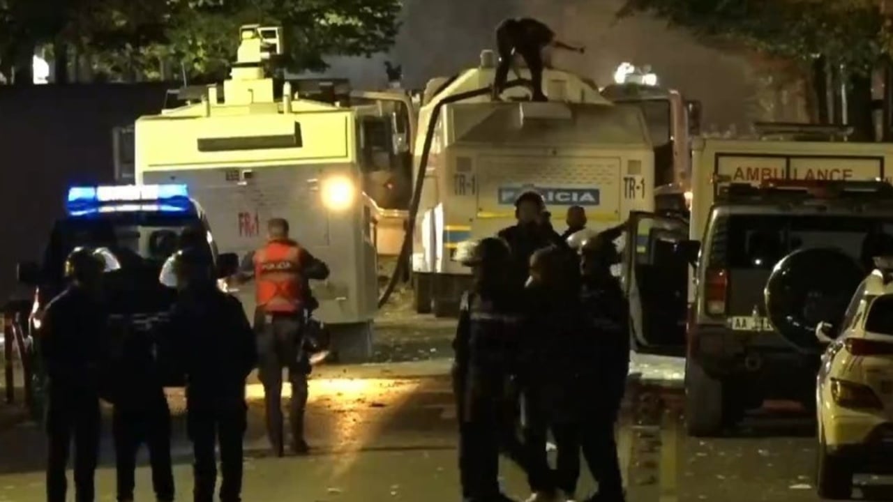 Pas përplasjeve në protestë, 22 të shoqëruar lirohen me detyrim paraqitje