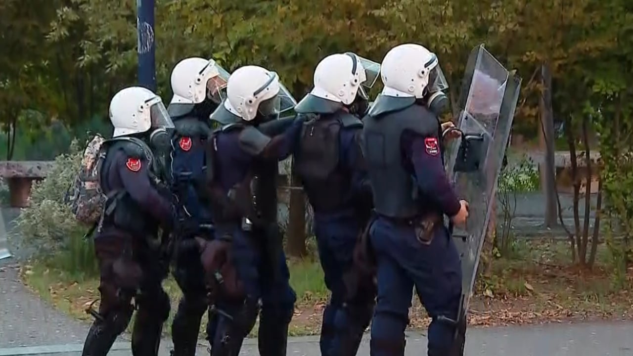 Protesta në Tiranë, policia flet për 11 arrestime dhe 2 të mitur, ndalohet edhe një 33-vjeçar