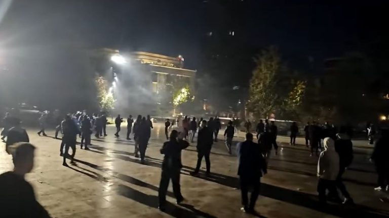 Protestuesi plagoset me plumb gome në bark, dërgohet me urgjencë te Trauma dhe operohet
