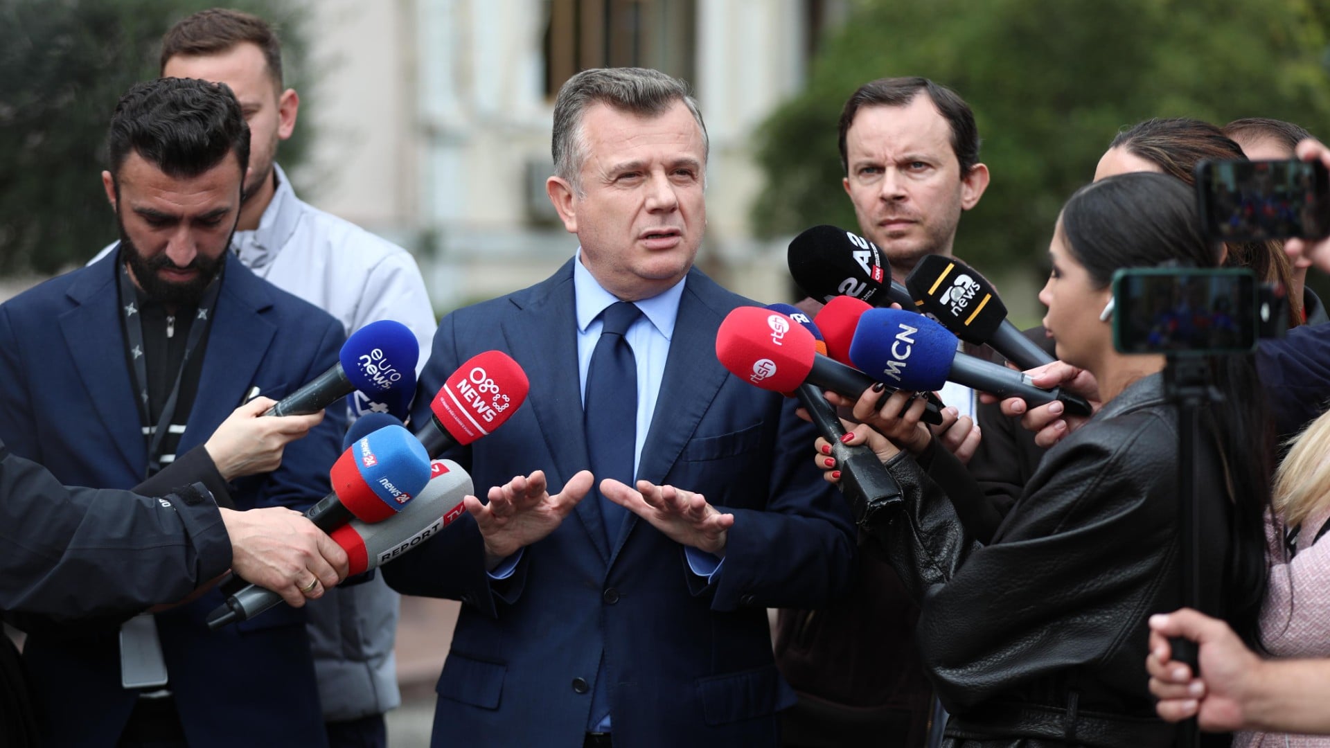 Balla pas kaosit në Kuvend: akuza për pagesa ndaj të miturve dhe mbrojtje për Policinë