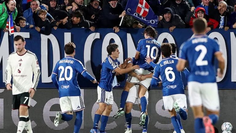Manchester United fundoset ndaj Comos, 4-1 që thellon krizën e “Djajve të Kuq”