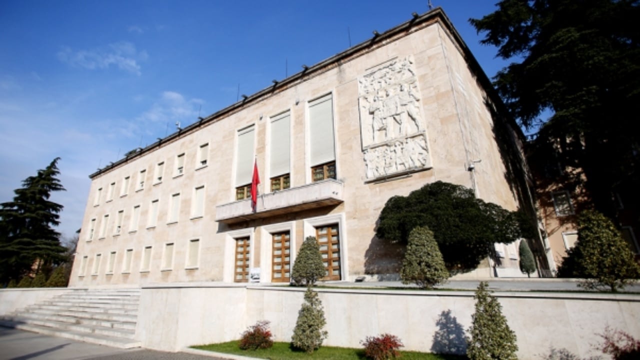 Ndryshime në qeveri: emërohen dy zëvendësministra të rinj në Shëndetësi dhe Punët e Jashtme