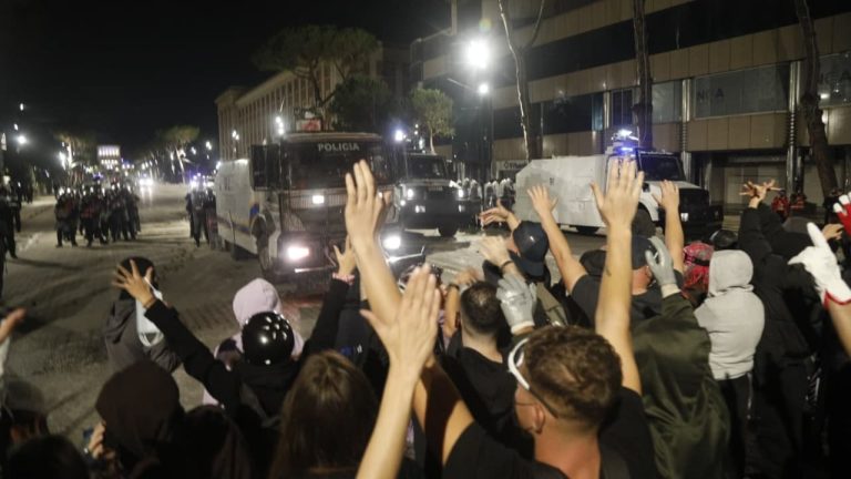 OSBE ngre alarmin për protestat në Shqipëri: dhuna dhe sulmet ndaj gazetarëve duhen hetuar