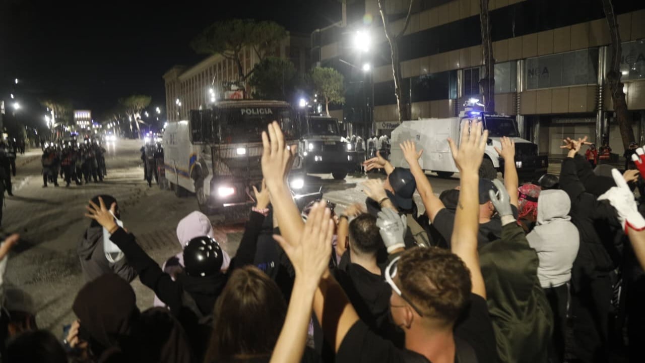 OSBE ngre alarmin për protestat në Shqipëri: dhuna dhe sulmet ndaj gazetarëve duhen hetuar