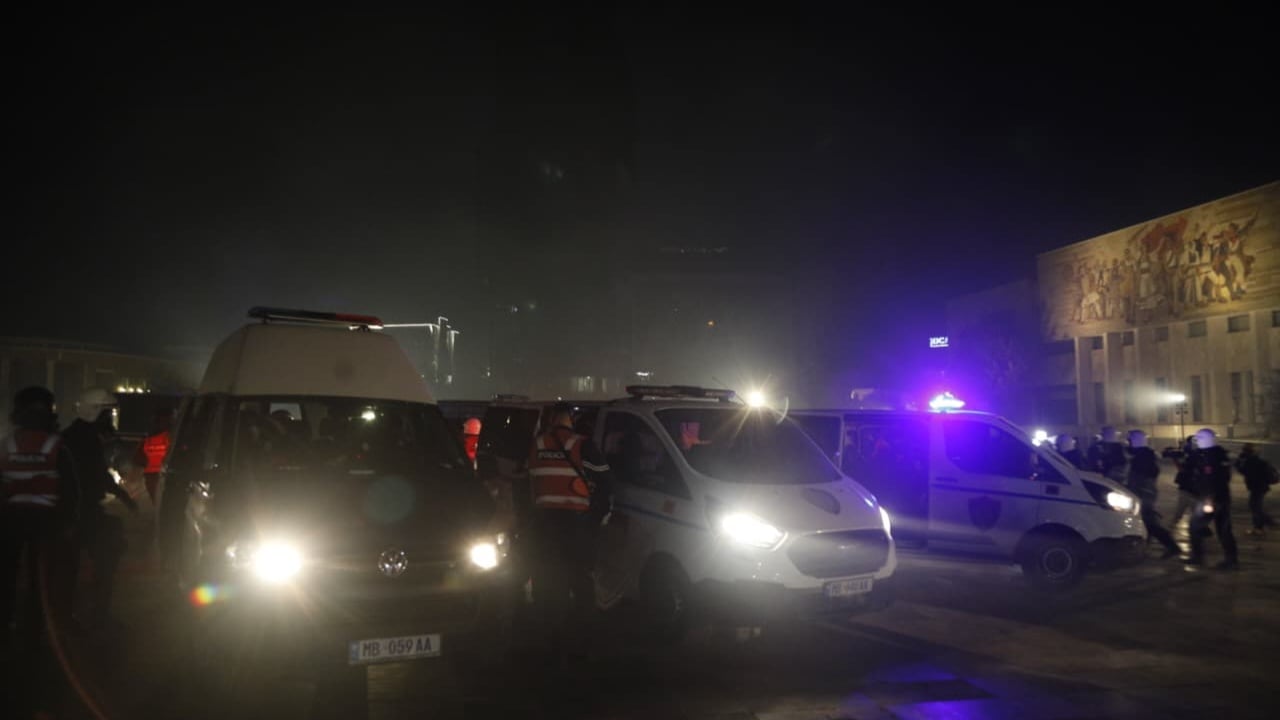 Pas protestave në Tiranë, qeveria rrit fondin dhe numrin e policëve me bonus 2,500 euro