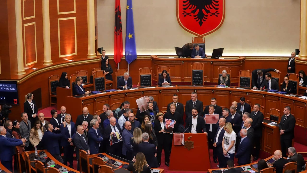 PS kërkon përjashtimin e 20 deputetëve të PD-së, Bardhi: Agresion politik ndaj opozitës