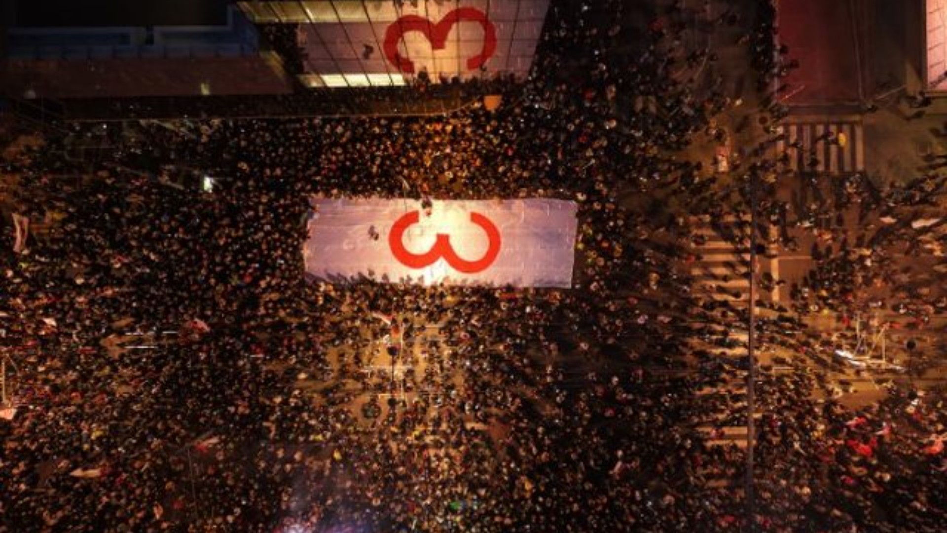 Tre ditë para zgjedhjeve në Serbi, studentët mbushin Beogradin me tubimin përmbyllës