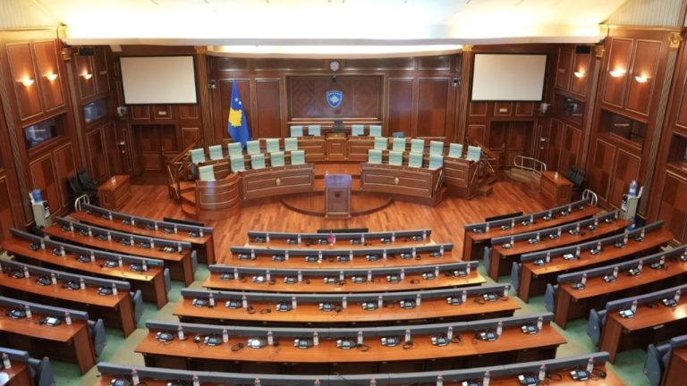 PDK përçan veten me ligjin për Specialen, kërkesa për rikthim ndez krizën e brendshme