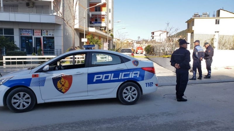 Plagosja e 22-vjeçarit në Sanxhak, kapet në Rinas 47-vjeçari i shpallur në kërkim