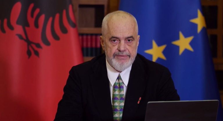 Rama publikon emrat e të arrestuarve në protestë dhe i quan jo studentë