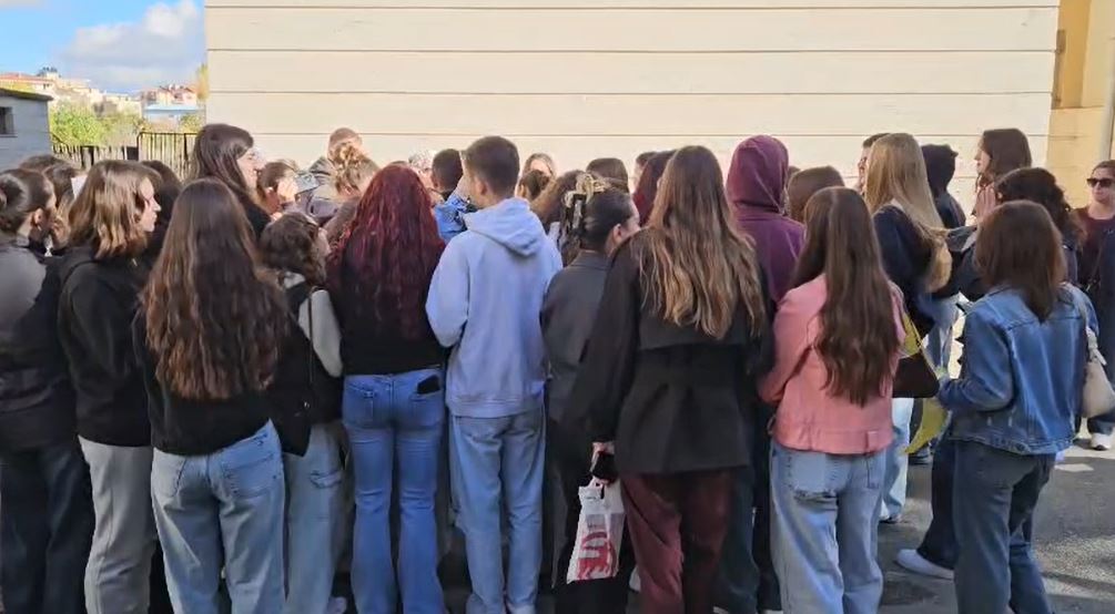 Studentët e Universitetit të Korçës bojkotojnë mësimin dhe dalin sërish në protestë