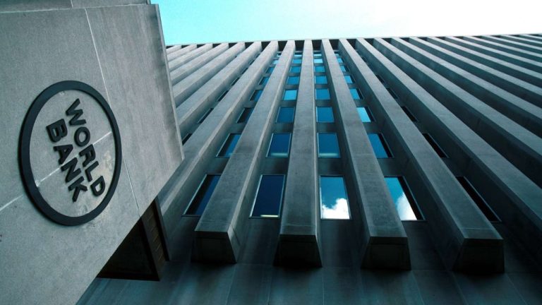 Banka Botërore: Shqipëria pritet të rritet 3.4%, por ekonomia mbetet e varur nga turizmi