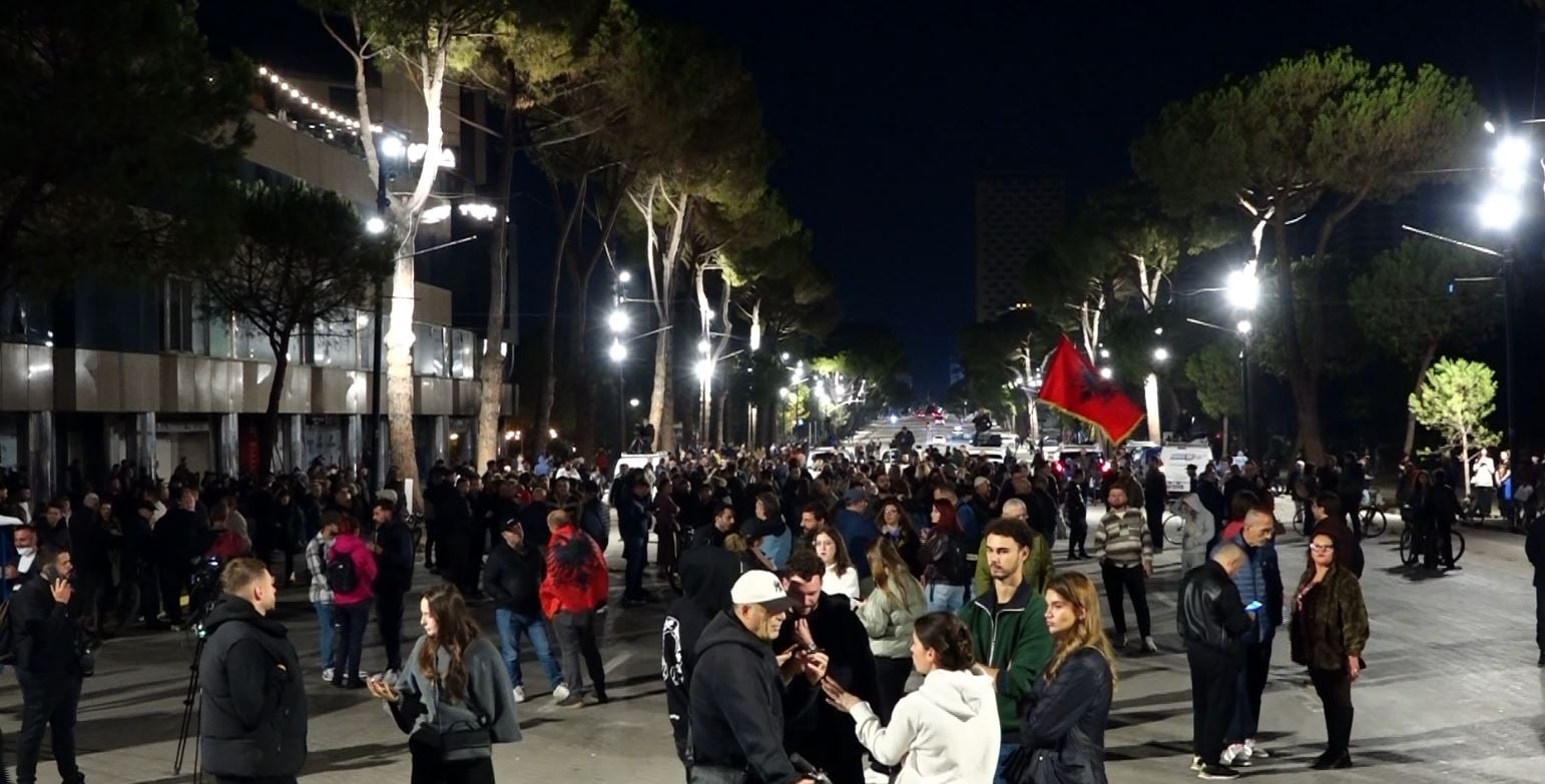 Dita e 14 e protestës në Tiranë, pjesëmarrje më e ulët dhe refuzim i ftesës për dialog