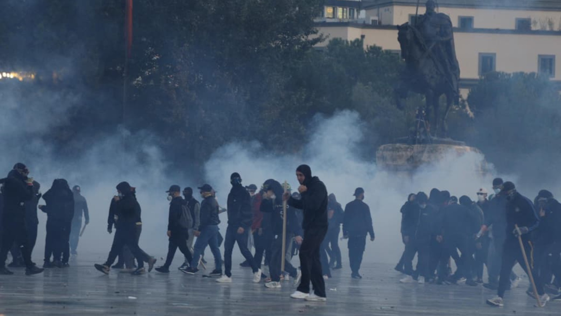 Masat për protestën në Tiranë: 4 në arrest shtëpie, 16 të tjerë me detyrim paraqitjeje