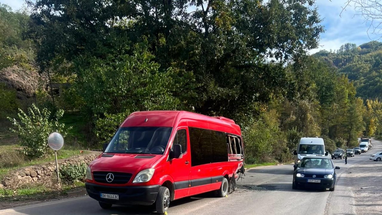 Aksident i rëndë në Librazhd–Përrenjas, përplasen 4 makina dhe 3 persona dërgohen në spital