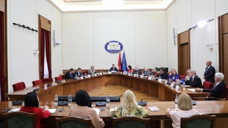 Buxheti 2027 në Konferencën e Kryetarëve, PD bojkoton: mungojnë dokumentet dhe afatet