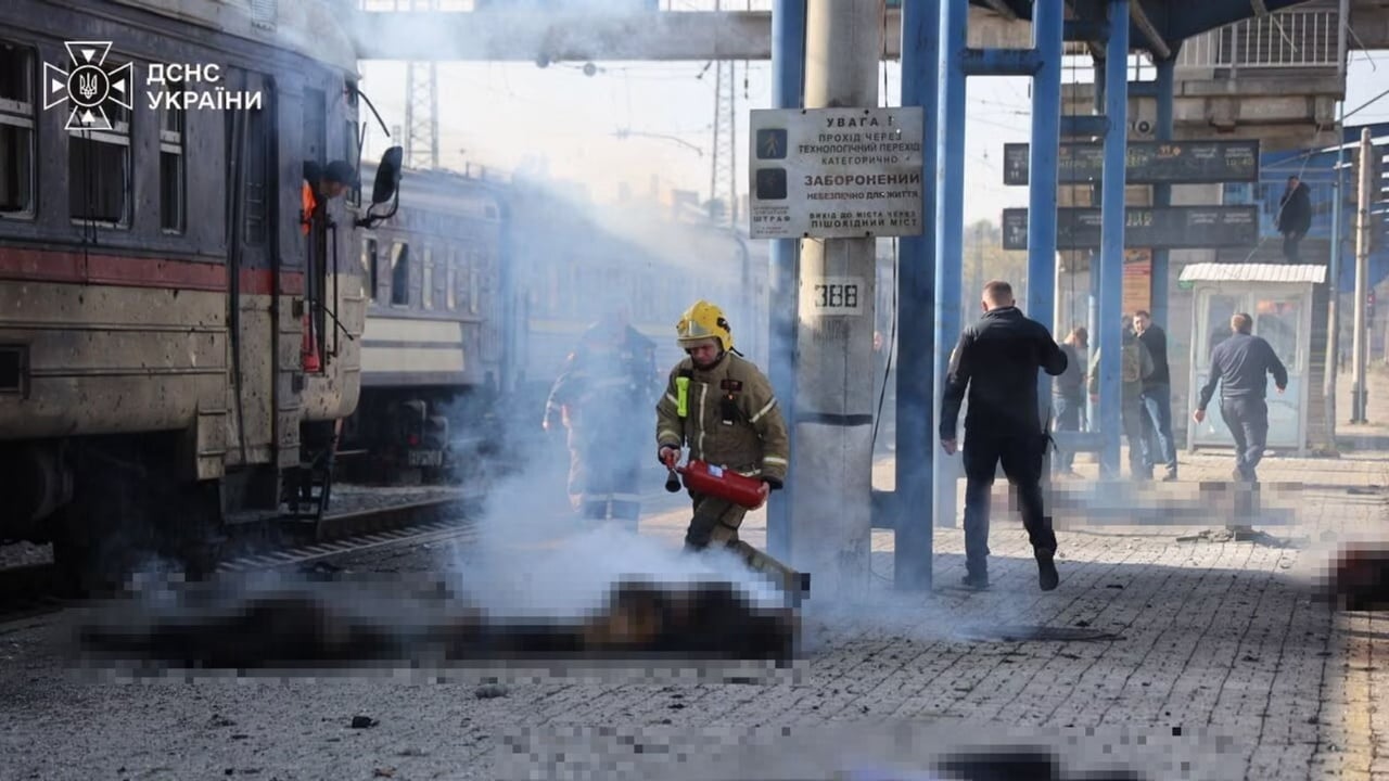 Sulm me dronë mbi dy trena në Dniepër, 13 të vdekur dhe 10 të plagosur