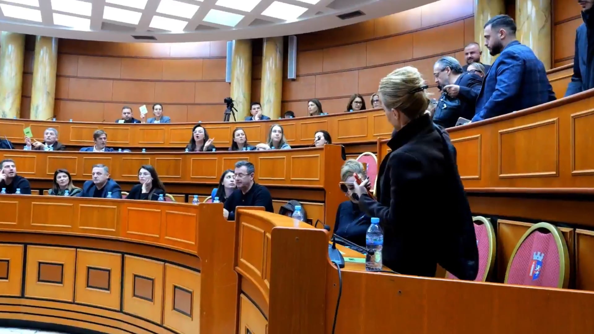 Transferimi i Erion Veliajt në Fier përplas Këshillin Bashkiak, kërkohen sqarime zyrtare