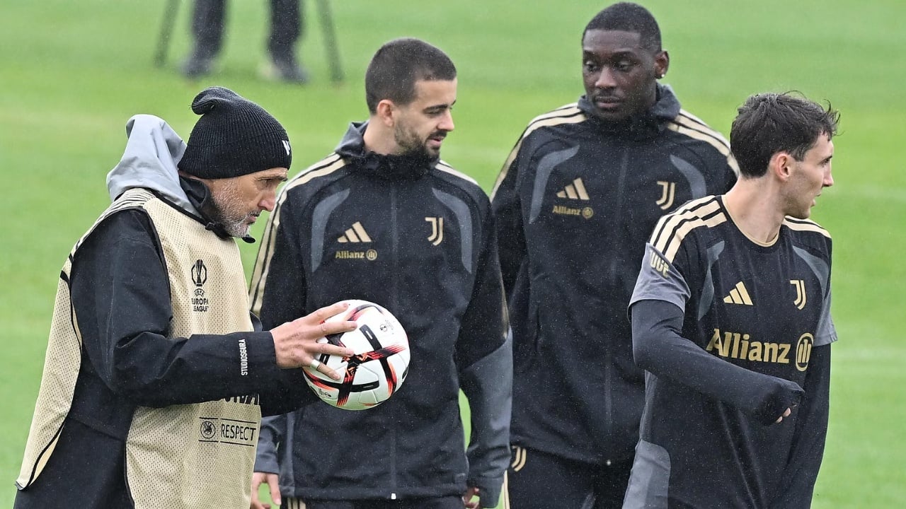 Krizë te Juventusi: dhoma e zhveshjes ndahet, Spalletti nën presion për metodat