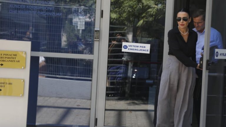 SPAK mbyll hetimet për 12 tenderë: Balluku dhe 31 të pandehur, mes tyre biznesmenë e ish-zyrtarë